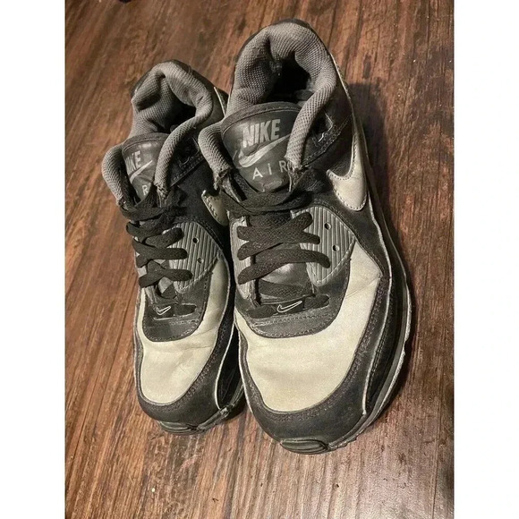 Men’s‎ black and gray Airmax 8.5 shoes - Picture 2 of 7